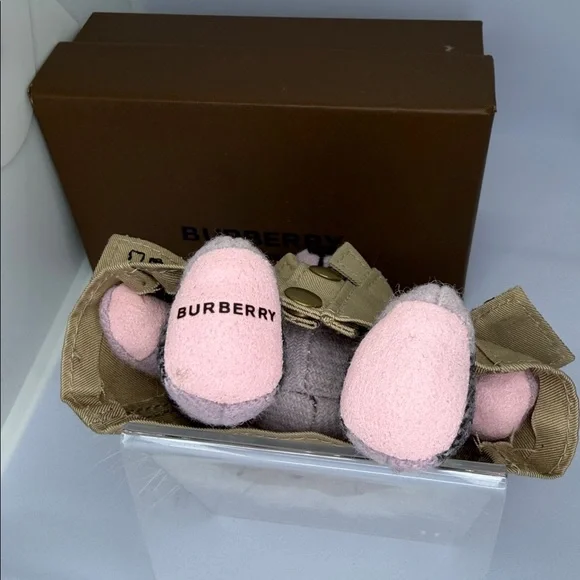 Burberry NWT keychain / bag chatm teddy bear w/ removable furl trim cape. plaid. - Picture 12 of 12